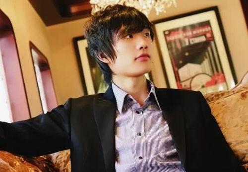 娱乐吃瓜许嵩,娱乐吃瓜背后的音乐才子